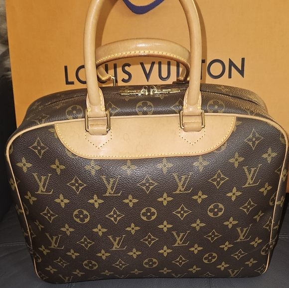 Louis Vuitton LV Deauville Monogram w/ Wallet - Picture 6 of 16